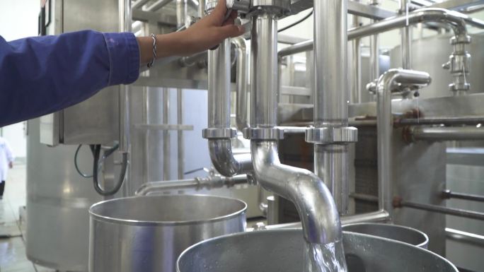 纯净水生产设备 厂房生物制药制药厂 蒸馏