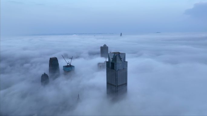 多角度航拍重庆渝中平流雾宣传片头雾都重庆