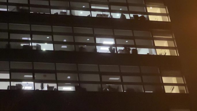 灯光深夜晚上亮灯 窗外夜灯大楼加班窗户