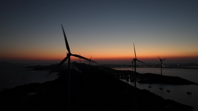 夜晚海边风车航拍大海夜景自然风光晚上风景