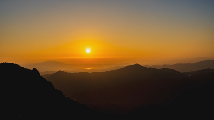 山顶日出