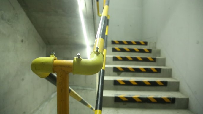 标准化施工楼梯护栏亮化