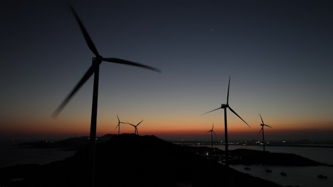 夜晚海边风车航拍大海夜景自然风光晚上风景