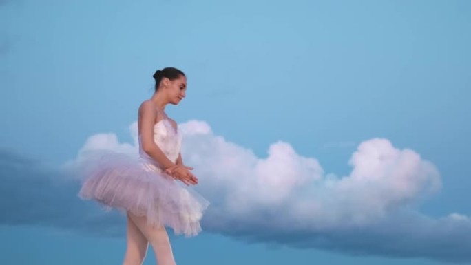 浪漫芭蕾舞演员跳舞芭蕾舞背景云。轻盈移动女舞者
