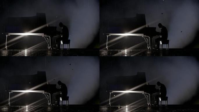 在雾中弹钢琴的人