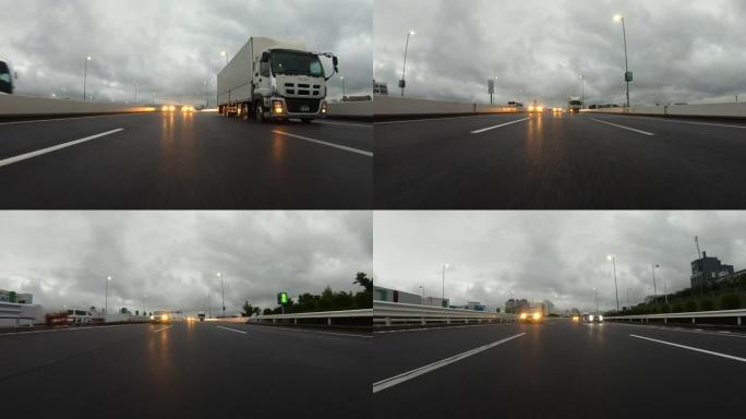 雨后在高速公路上行驶/后视