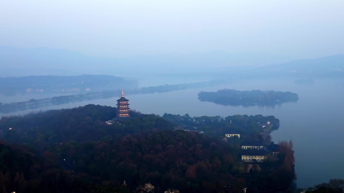 清晨航拍杭州西湖雷峰塔烟雨江南美景