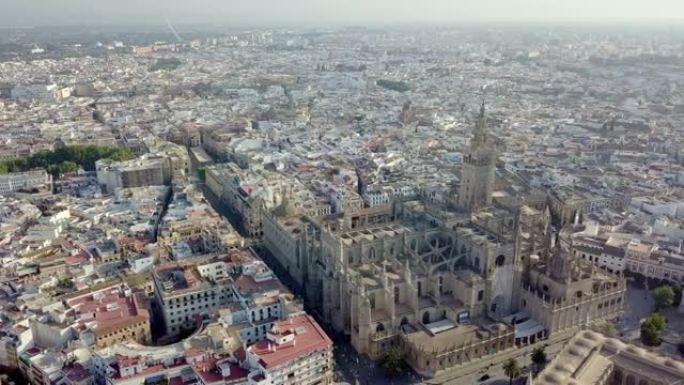 西班牙塞维利亚巨大大教堂的鸟瞰图
