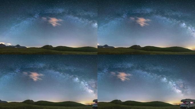 潘: 意大利阿布鲁佐坎波因拉托高地上空的夜空。银河系弧