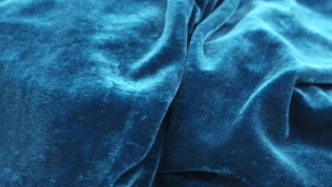蓝色天鹅绒披着柔软的褶皱