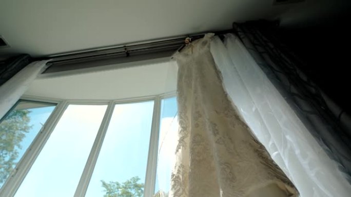 橱窗里的婚纱，移动相机