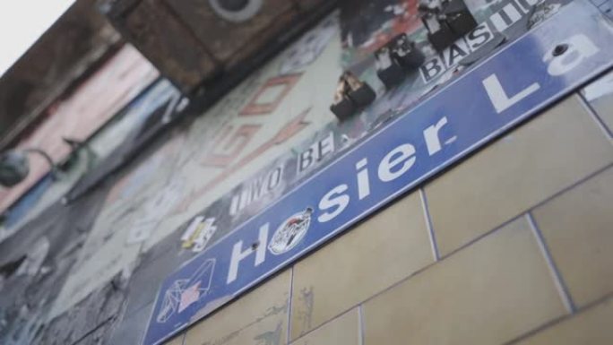澳大利亚道路上的Hosier Lane旅行信息标签