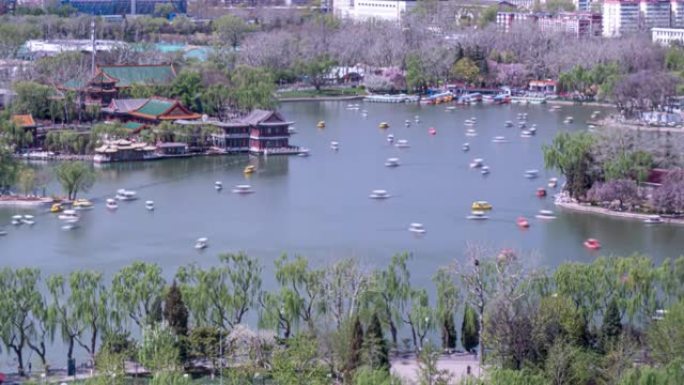 北京人造湖上脚踏船的时间流逝。