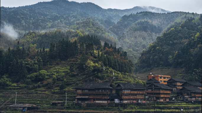 广西桂林黄洛瑶寨寨子民居晨雾风光延时