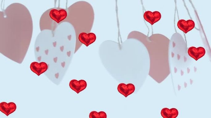 多个红色心形气球漂浮在悬挂的心形装饰品上