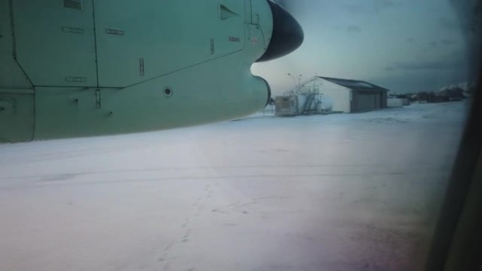 挪威早晨风景雪山背景下从博多机场起飞到奥斯陆加勒穆恩机场的4k镜头