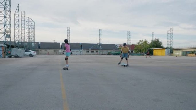 亚洲儿童一起在公共游乐场学习玩防滑鞋，运动生活方式的概念。