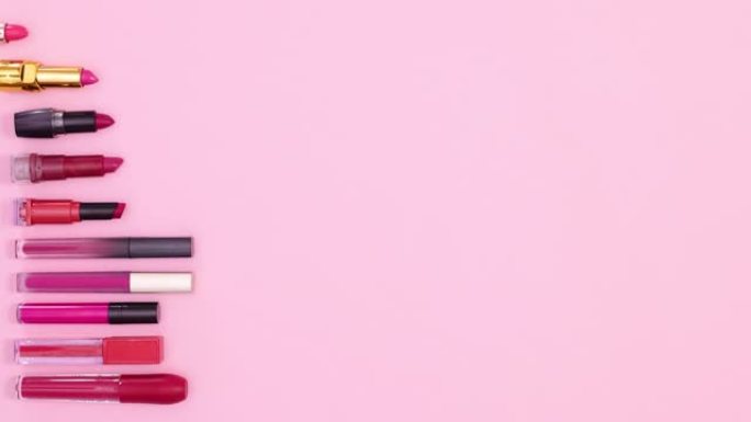 化妆唇膏出现在柔和的粉红色主题的右侧。停止运动