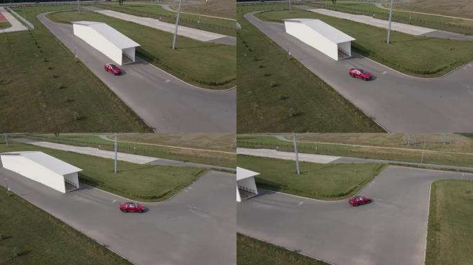 一辆新的电动汽车在测试跑道上跑一圈的鸟瞰图。宽镜头电动汽车试驾。绿色能源概念。
