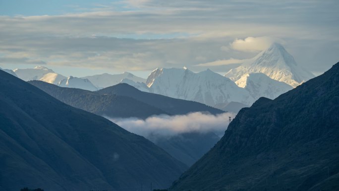 贡嘎雪山 日出