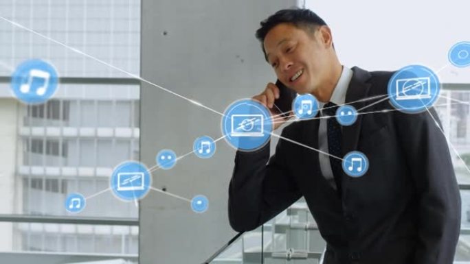 反对亚洲商人在办公室用智能手机聊天的数字图标网络