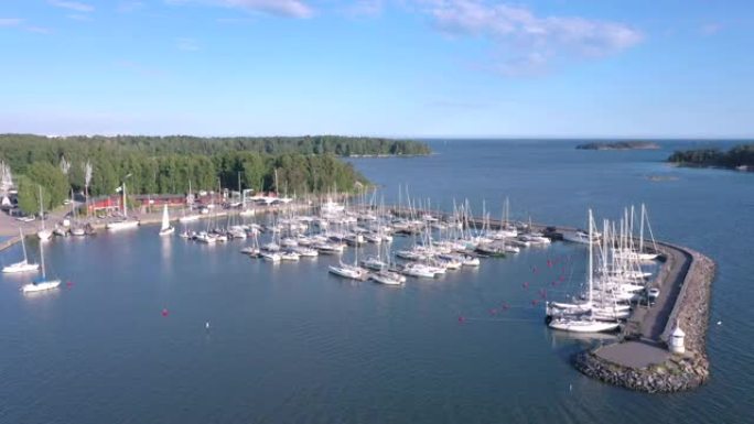 赫尔辛基波罗的海对接区小船的景色。