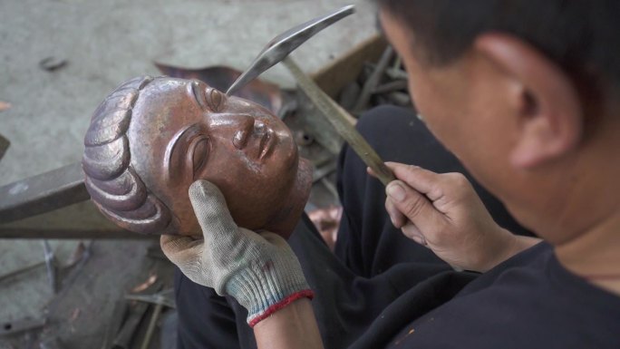 锻打佛像 民间手工艺铁匠铜匠西藏文旅产品