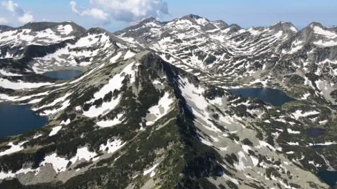 保加利亚皮林山Kremenski湖和德扎诺峰的鸟瞰图