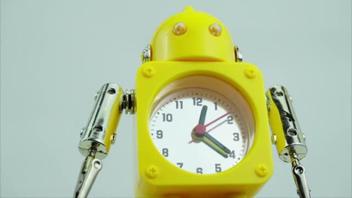 黄色机器人手表十二点。