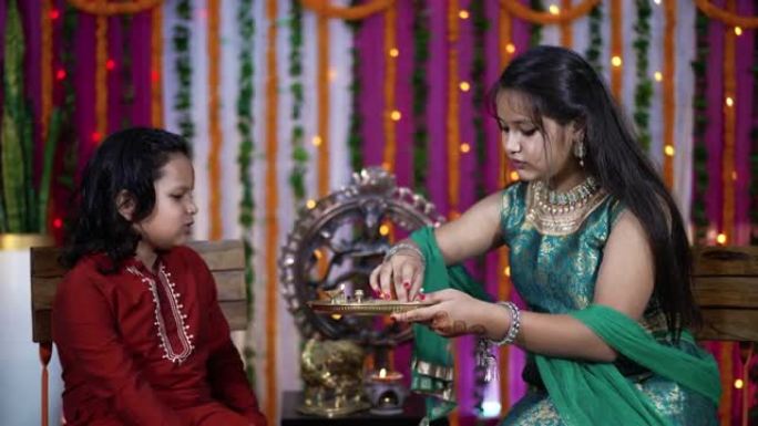 印度家庭庆祝罗刹班丹节
