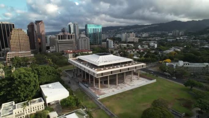 檀香山的夏威夷州议会大厦 (空中4k无人机视频)