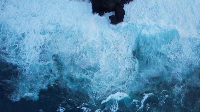 【4K航拍】俯拍气势磅礴的海浪-唯美镜头