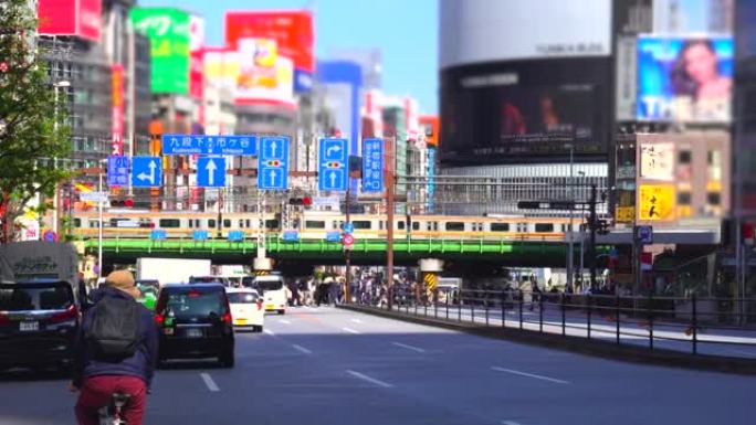 日本东京新宿地区的交通和人群穿越