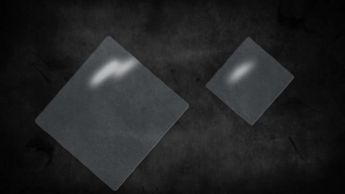 灰色正方形上的白色动画在晃动的黑烟背景上