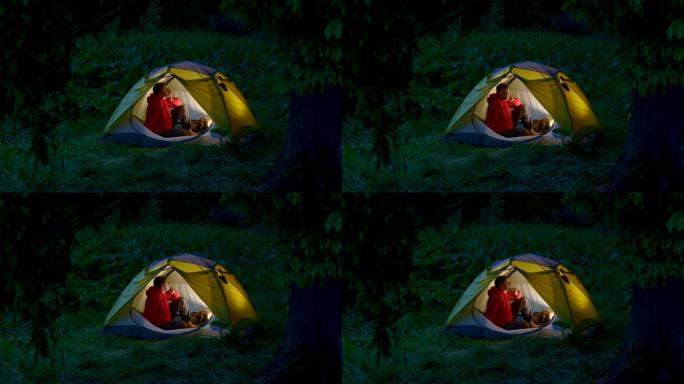 夜林帐篷里的一个人