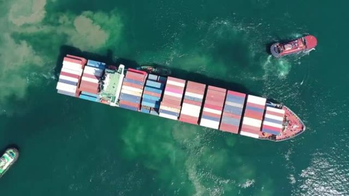 空中俯视图集装箱船满载集装箱用于物流进出口，运输或运输的概念背景。