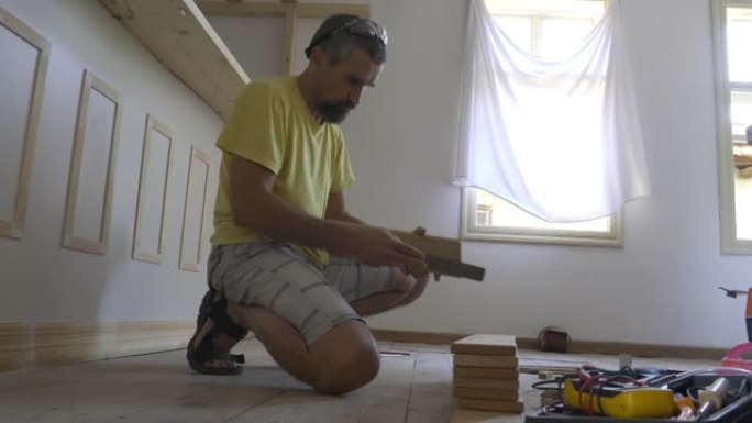 DIY。厨房家具用粗制木梁的人。搬进新房子。家居装修和维修。