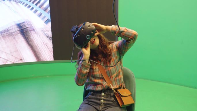 美女体验VR游戏 体感游戏虚拟现实