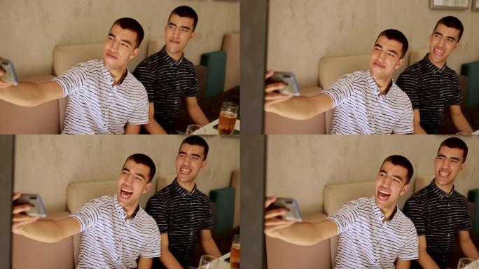 同卵双胞胎兄弟自拍，微笑，喝啤酒