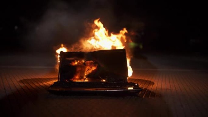 笔记本电脑键盘着火并融化