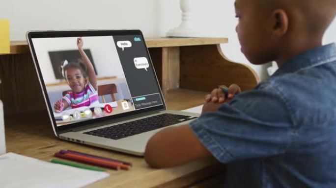 非裔美国男孩在家里的笔记本电脑上与同学进行视频通话