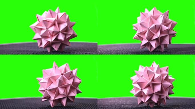 粉色折纸尖球。