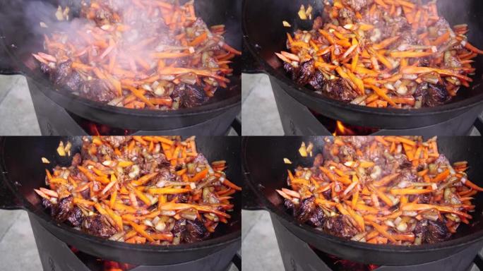 带肉的胡萝卜在大锅中炖。乌兹别克抓饭