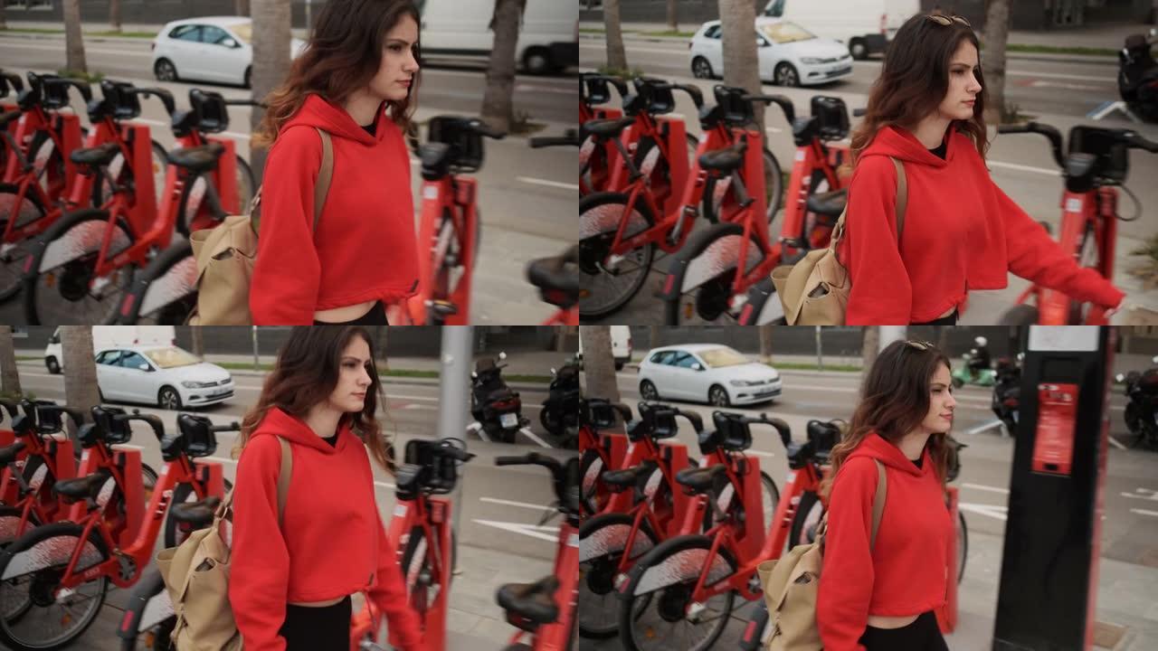 迷人的休闲女孩，背着背包，带着一排红色自行车出租，走在城市街道上