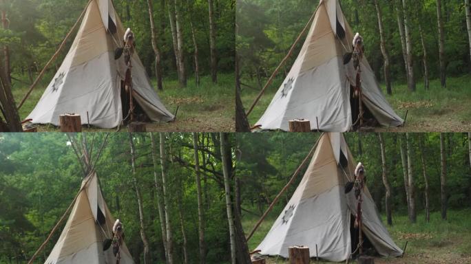 印第安人的森林之家。Wigwam印度圆锥形帐篷。