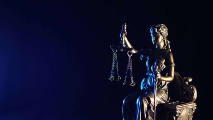 正义女神像-深蓝色背景