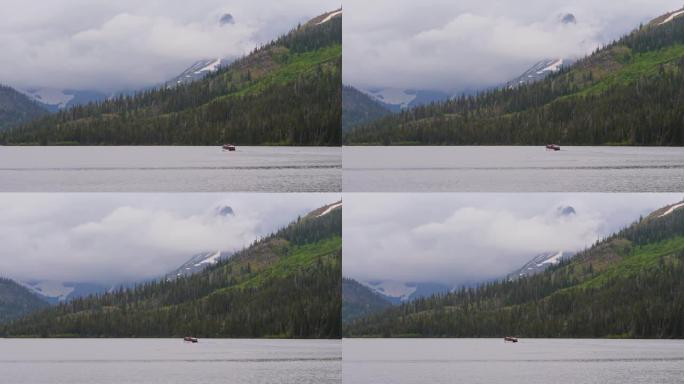 在冰川国家公园的许多冰川的雨燕湖划船