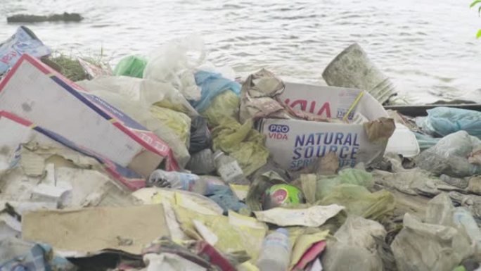 海边的塑料垃圾。西哈努克城。柬埔寨。亚洲