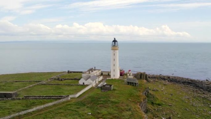 苏格兰阿兰南海岸的普拉达岛，有一座灯塔