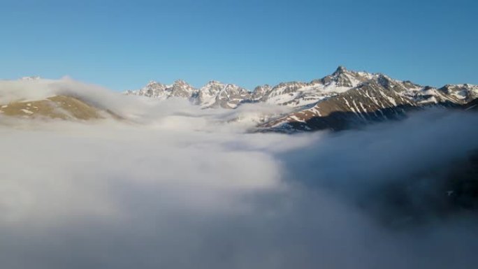 雪山和烟雾山